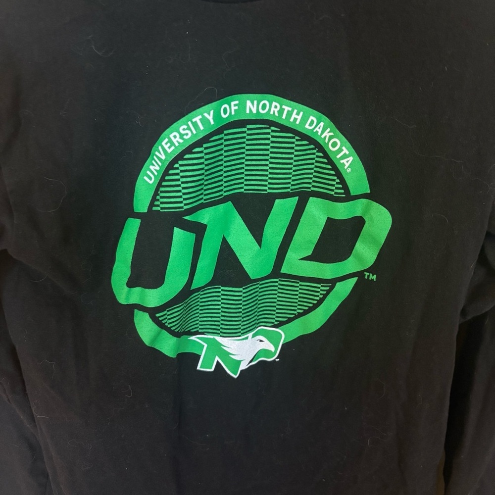 University of North Dakota Black Long Sleeves Shirt - size S​ - Picture 2 of 5